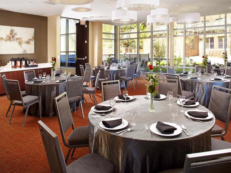 Courtyard Cleveland University Circle Bagian luar foto