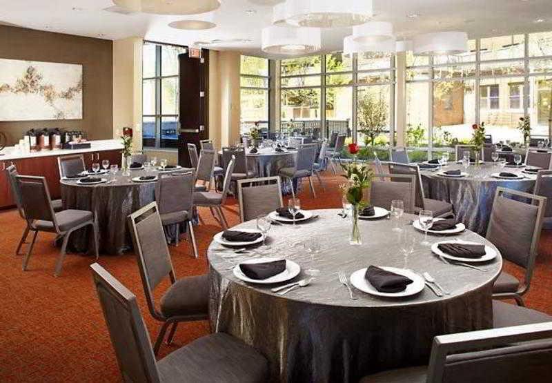 Courtyard Cleveland University Circle Bagian luar foto