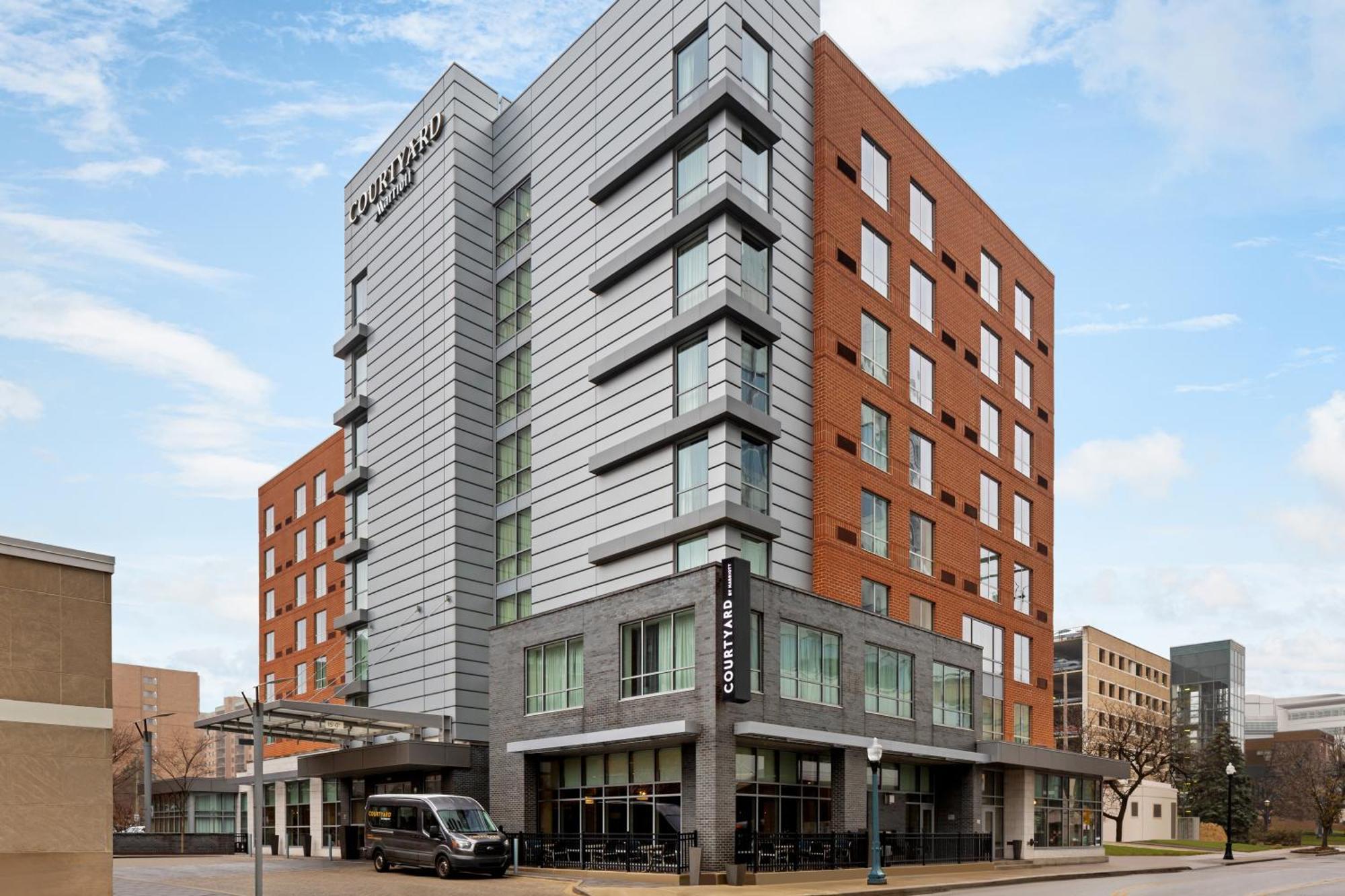 Courtyard Cleveland University Circle Bagian luar foto