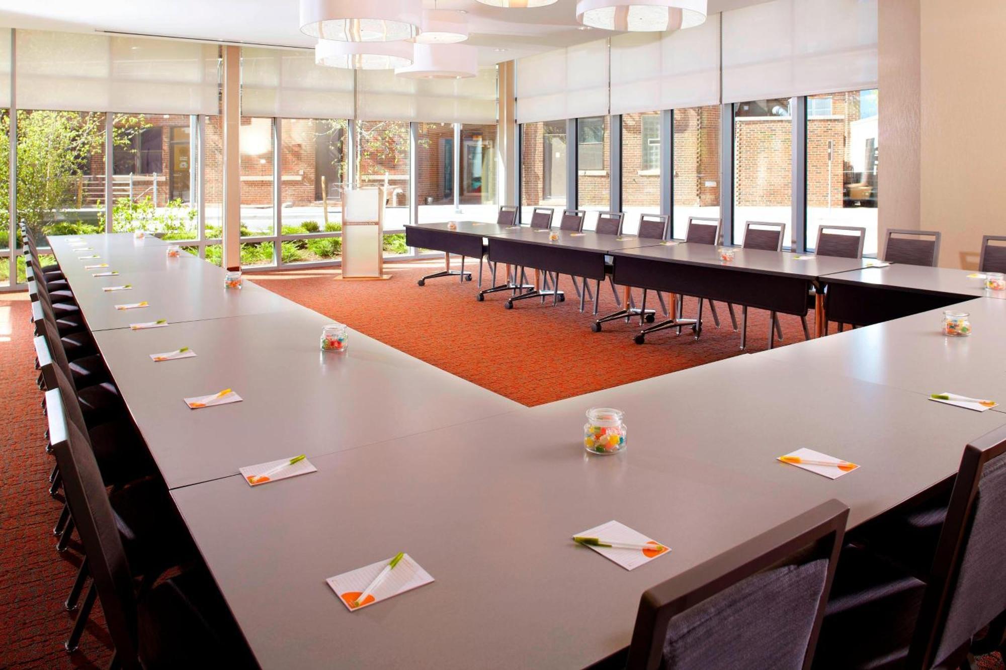 Courtyard Cleveland University Circle Bagian luar foto